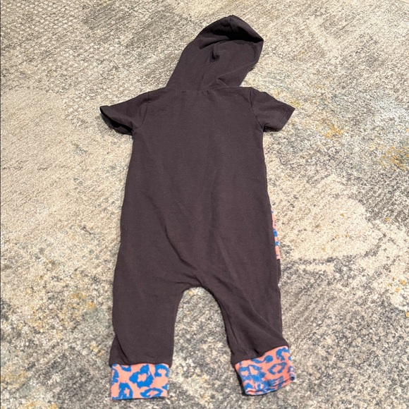 Chic Kids Bodysuit with Blue and Pink Leopard Accents - Picture 3 of 3